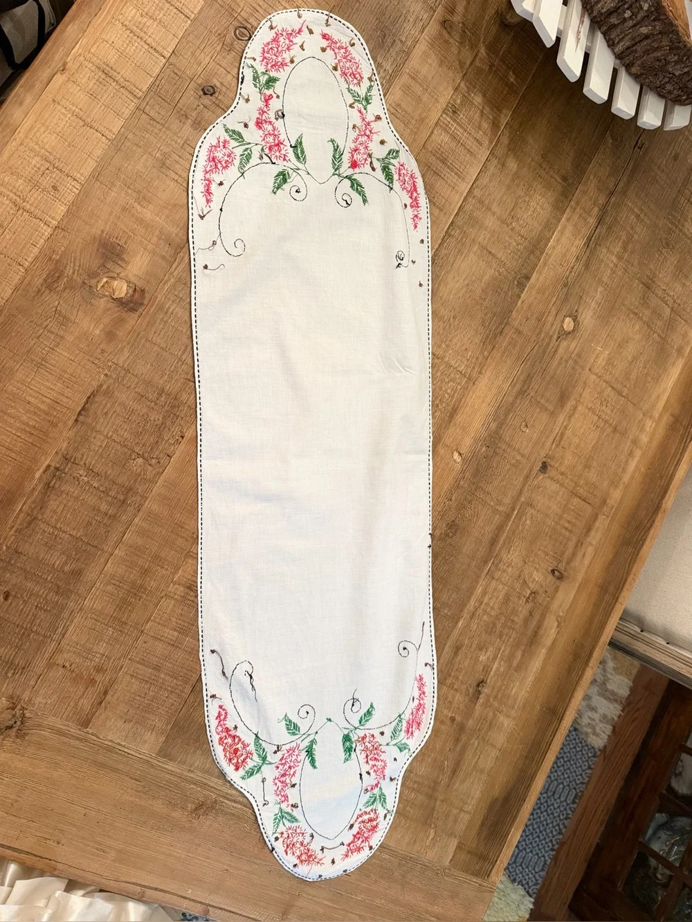 Vintage 50’s Embroidered Floral Table Runner. Red | Green. Rustic | Foliage